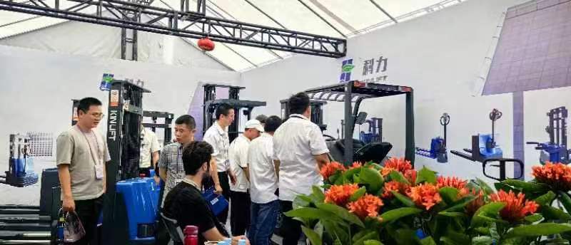 Jiangsu Kinlift Equipment Co., Ltd. достигла полного успеха на 135 -й весенней кантонской ярмарке