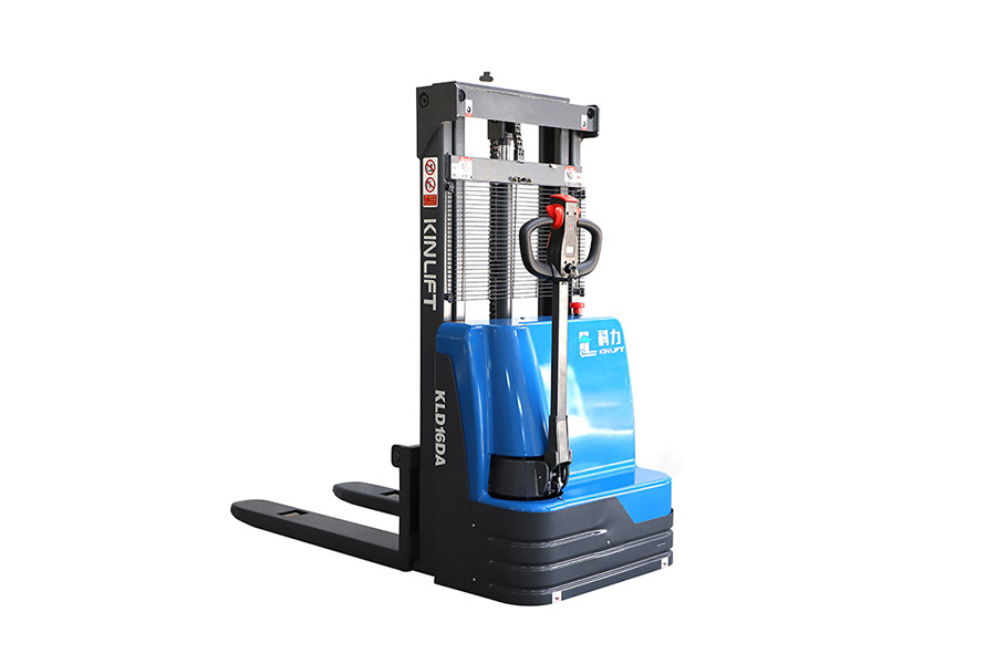 Каковы различные типы электрических погрузчиков для складского использования?